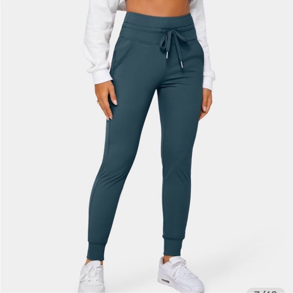 Halara Plush High Waisted Drawstring Pocket Plain Full Length Joggers Size Med T